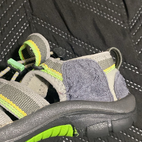 Kids keen water sandal sz 3.These are gently used sandal with a lot of life left - Picture 8 of 9